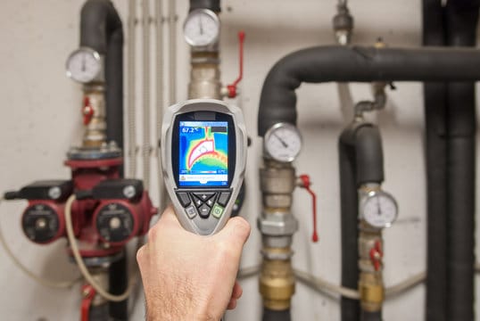 Plumber using a thermal imaging camera to inspect pipes in Jurupa Valley